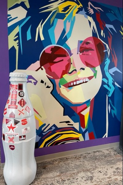 The Recognition Roadtrip Bottle enjoys the Janis Joplin Mural at the Ben J. Rogers Regional Visitor’s Center. Designed by artist Kimberly Brown, the mural pays tribute to the famous rock and blues artist hailing from Beaumont’s neighboring city, Port Arthur, Texas.