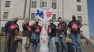 Pop quiz: Is the Recognition Roadtrip Bottle in Texas or Arkansas?
Answer: Both! Texarkana heroes take the Bottle to the city’s Federal Building, Courthouse and Post Office on Feb. 7, 2022. The Texarkana Federal Building is the only government building in the U.S. that straddles a state line.